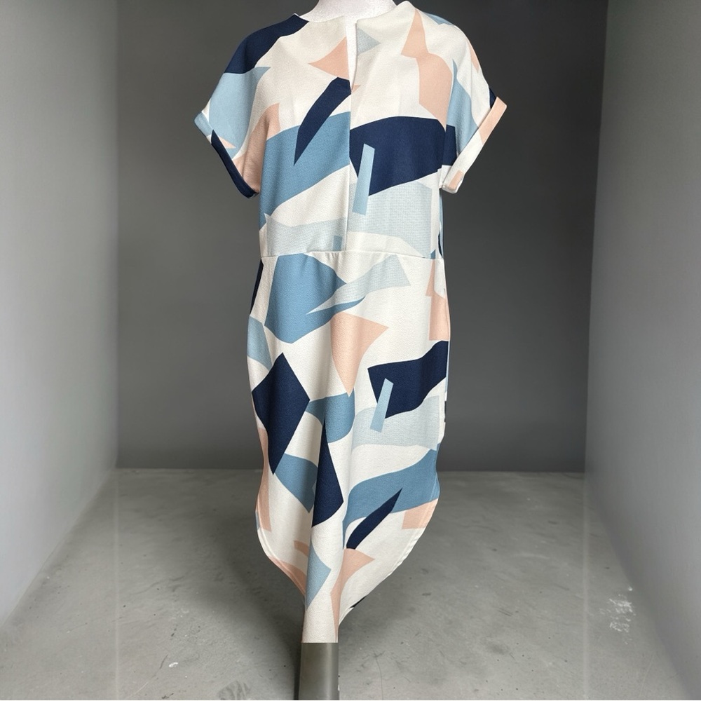 SHEIN Geo Printed Notched Neckline Batwing Sleeve Curved Hem Dress